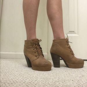 Steve Madden lace up ankle boot